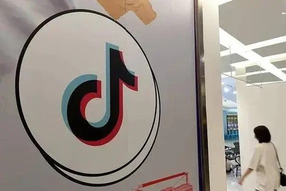 安卓版本的手机，要设置朋友圈伪装定位，怎么弄？下什么软件？